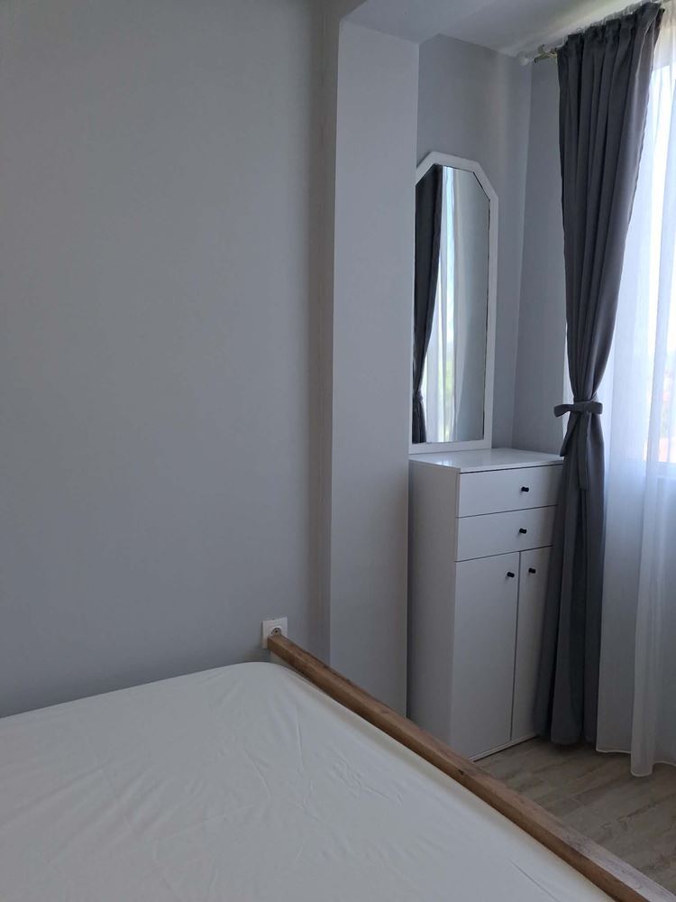 Център, Двустаен Апартамент, Първи Наематели - 0