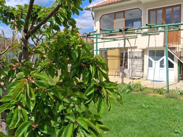 кв. Речица, Двуетажна Масивна Къща, Двор - 650 кв.м. - 0