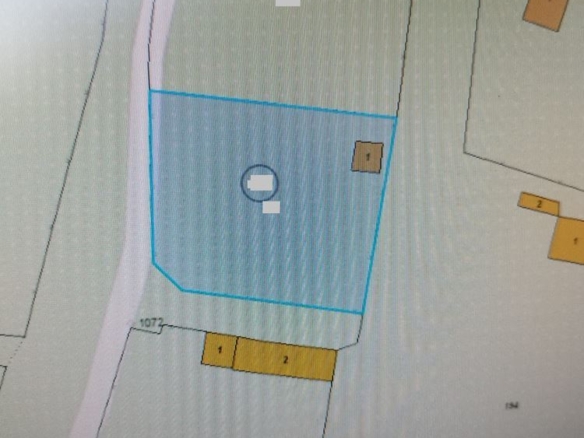 Продава се парцел в местност „Руините“ - 624 кв.м., с бита сонда и лице на път - 0