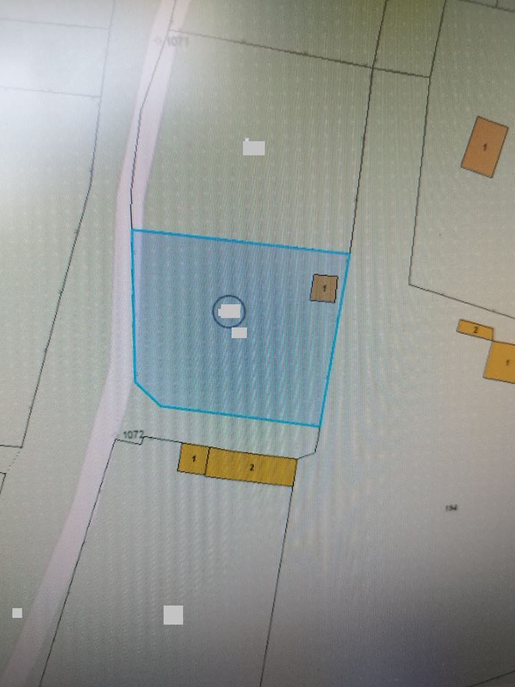 Продава се парцел в местност „Руините“ - 624 кв.м., с бита сонда и лице на път - 0