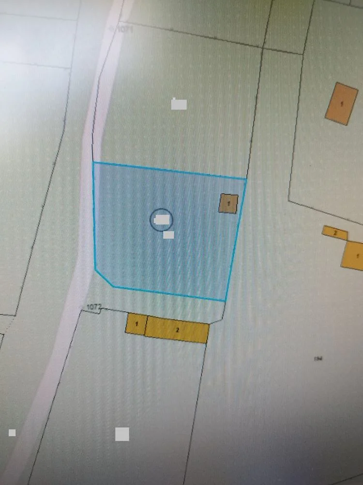 Zu verkaufen ist ein Grundstück in der Ortschaft „Ruinen“ - 624 qm, mit einem Bit Bohrung und einer Straße frontage-0 Zu verkaufen: Grundstück in der Gegend „Ruinen“ – 624 m², mit Bohrbrunnen und Straßenfront – 0