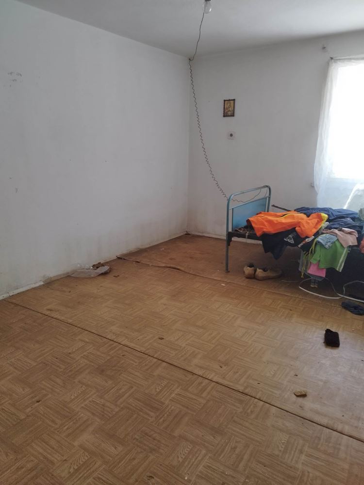 кв. ”КЛУЦОХОР” - продава тухлена къща с двор - 0