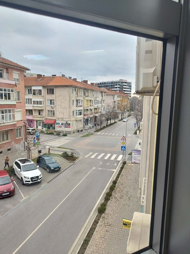 бул. Хаджи Димитър, Напълно обзаведен и ремотиран офис в офис сграда - 0