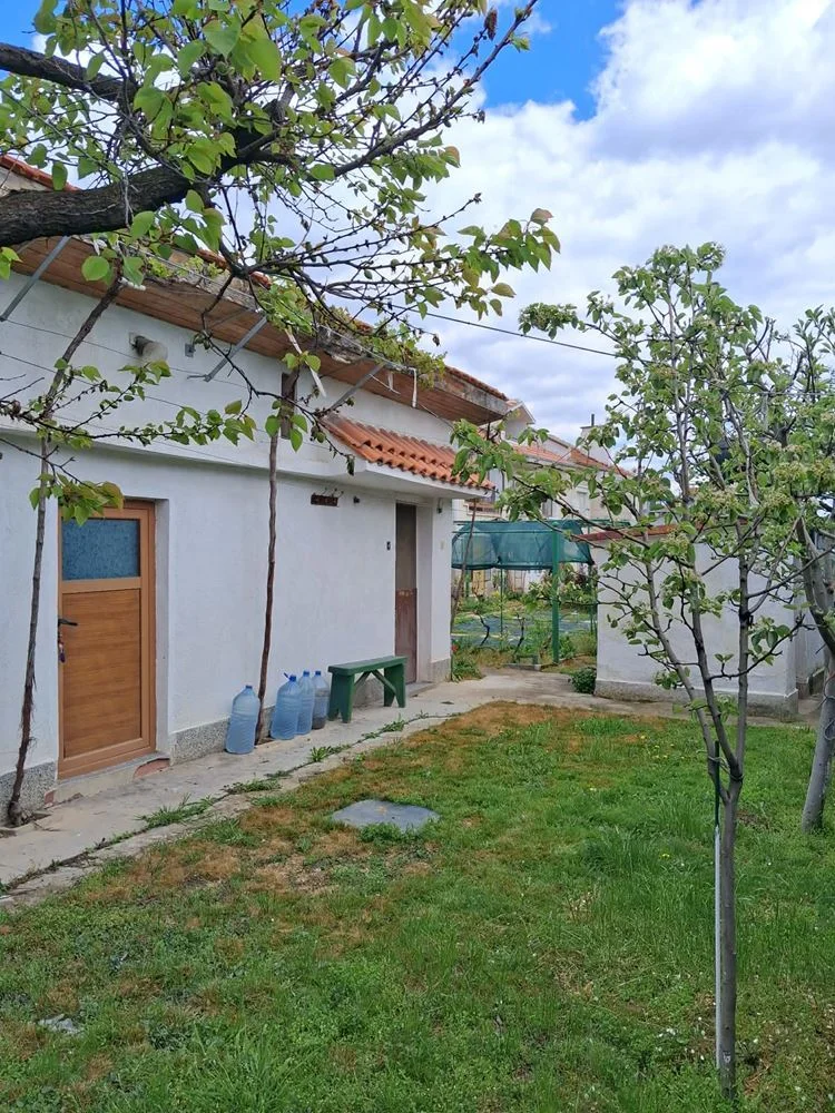 Quartal. Rechitsa, Zweistöckiges Massivhaus, Hof - 650 qm.-0 Stadtteil Rechitsa, zweistöckiges Massivhaus, Grundstück – 650 m² – 0
