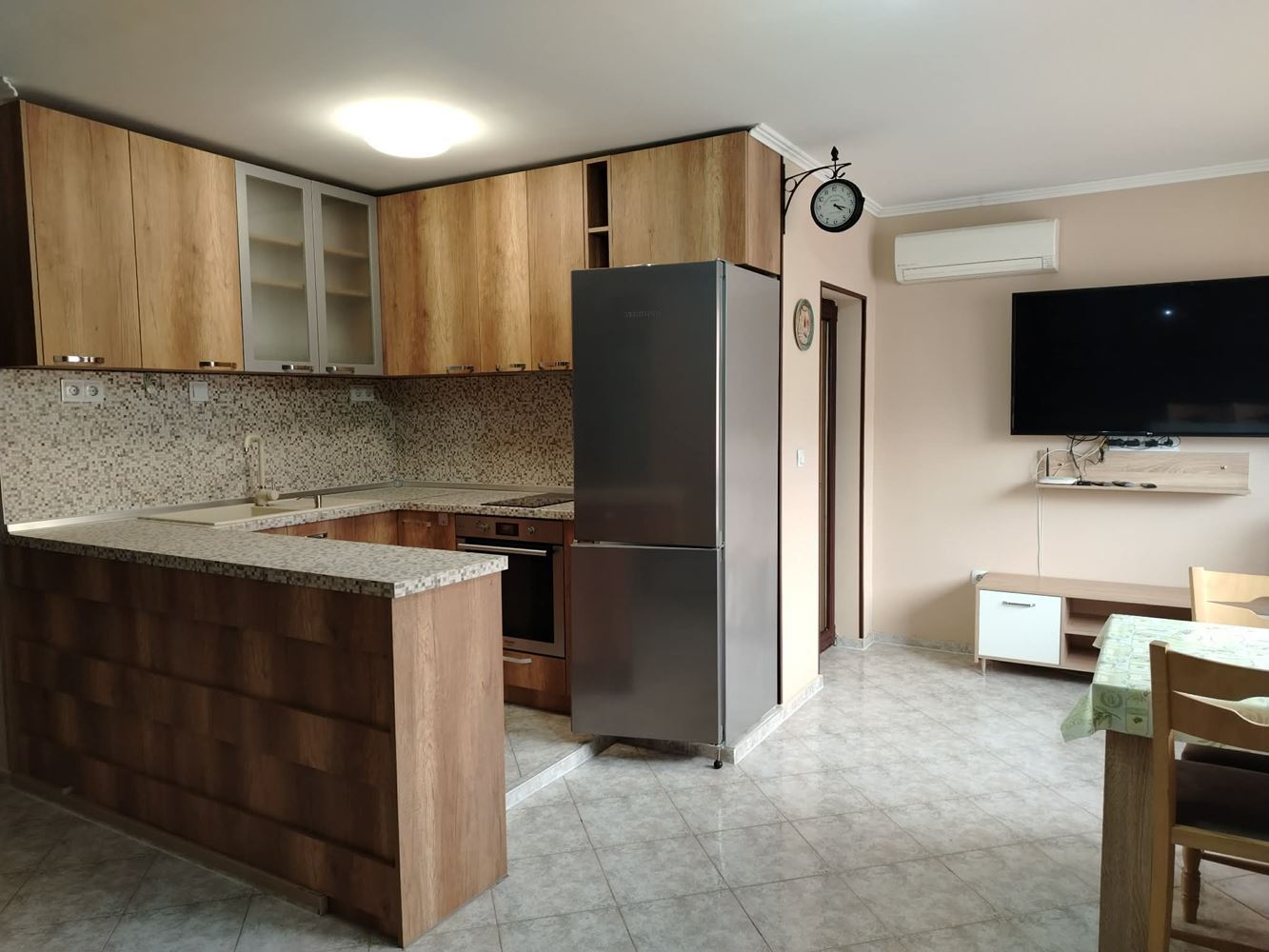 Двустаен апартамент под наем в кв. Сини камъни - напълно обзаведен - 0