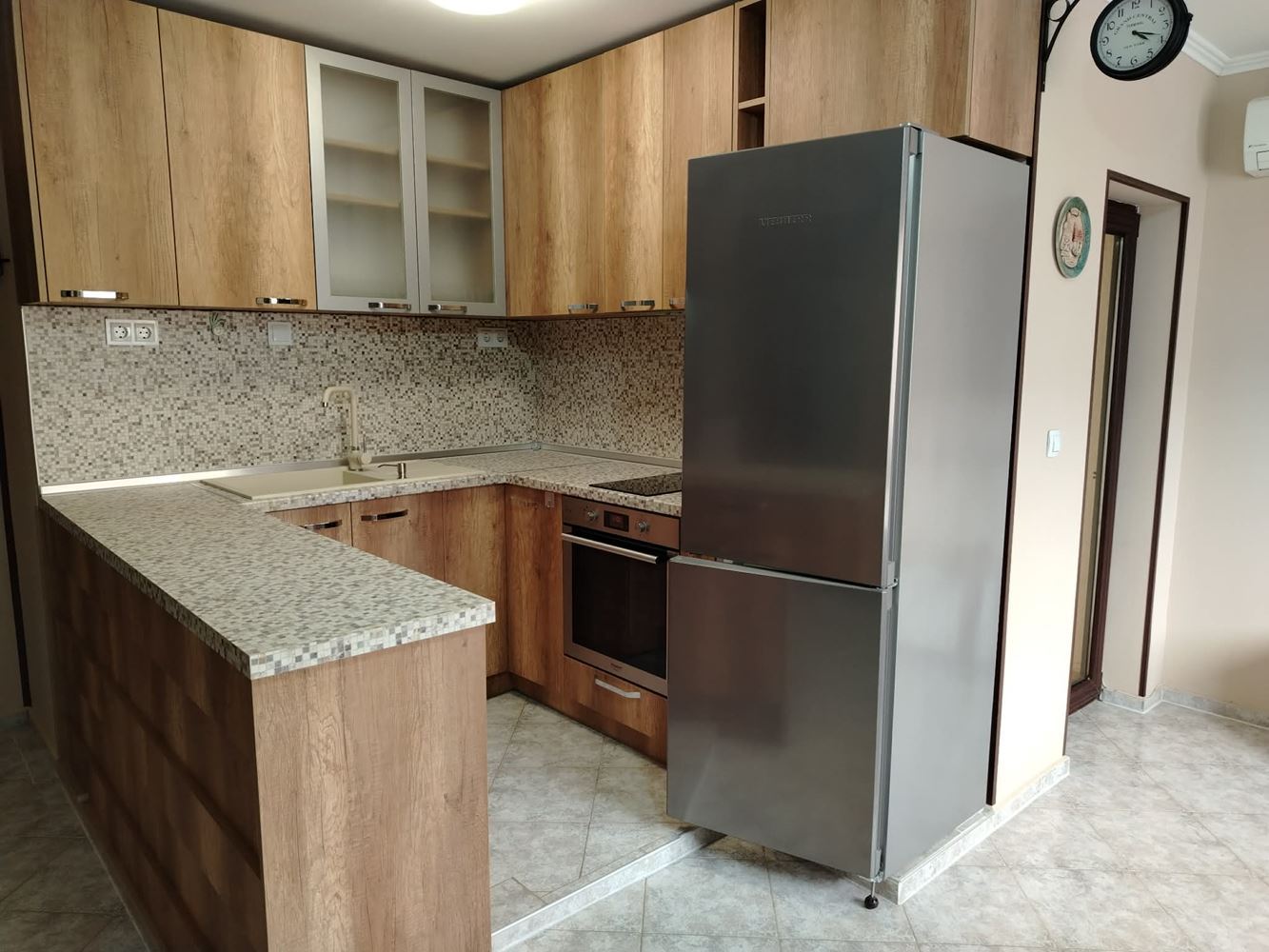 Двустаен апартамент под наем в кв. Сини камъни - напълно обзаведен - 0