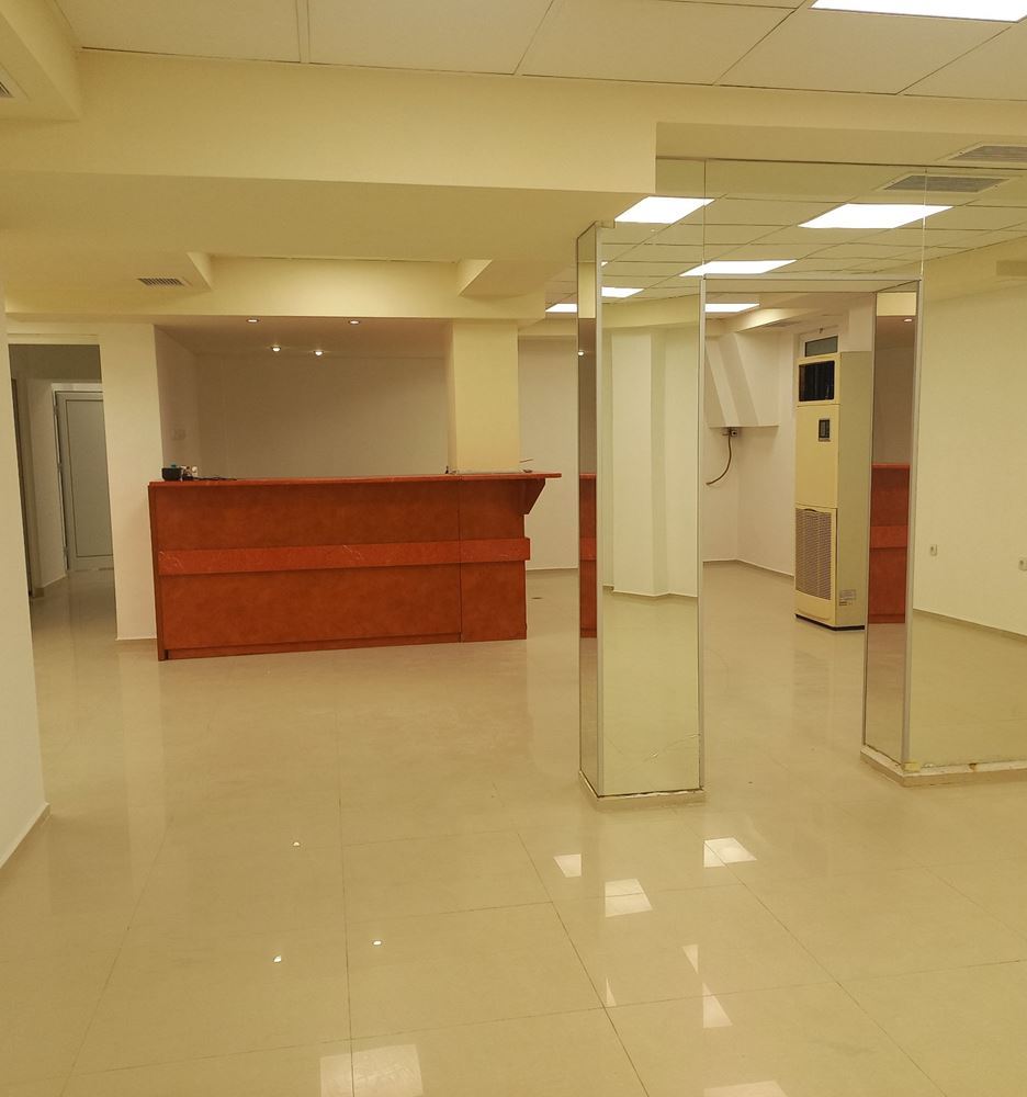 Идеален център помещение с площ 150 кв.м. със стъпала надолу - 0