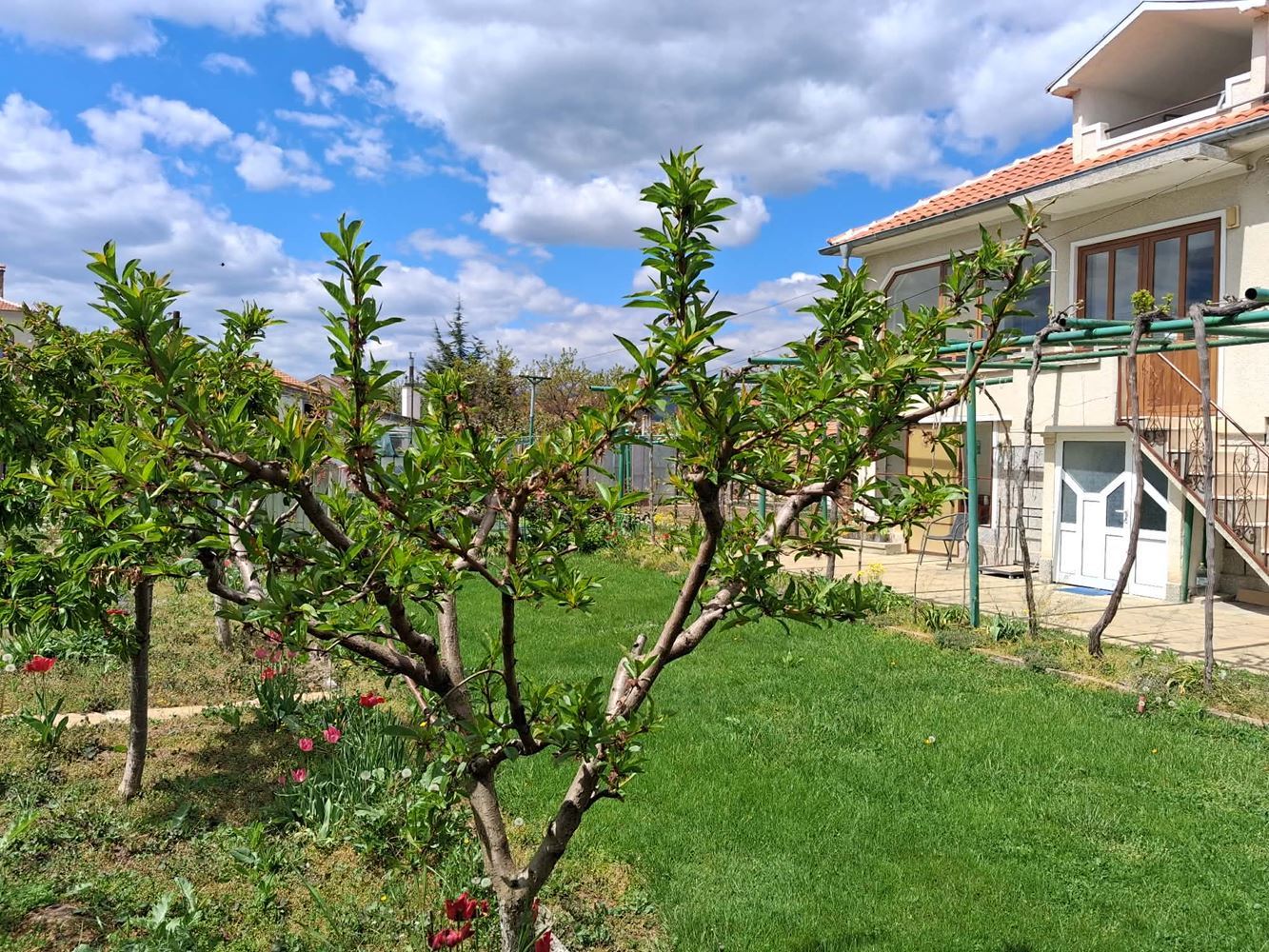 кв. Речица, Двуетажна Масивна Къща, Двор - 650 кв.м. - 0