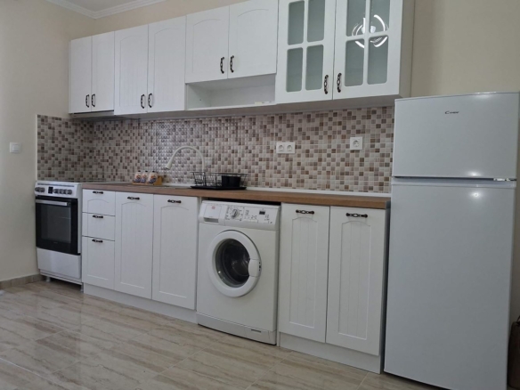 Център, Двустаен Апартамент, Първи Наематели - 0