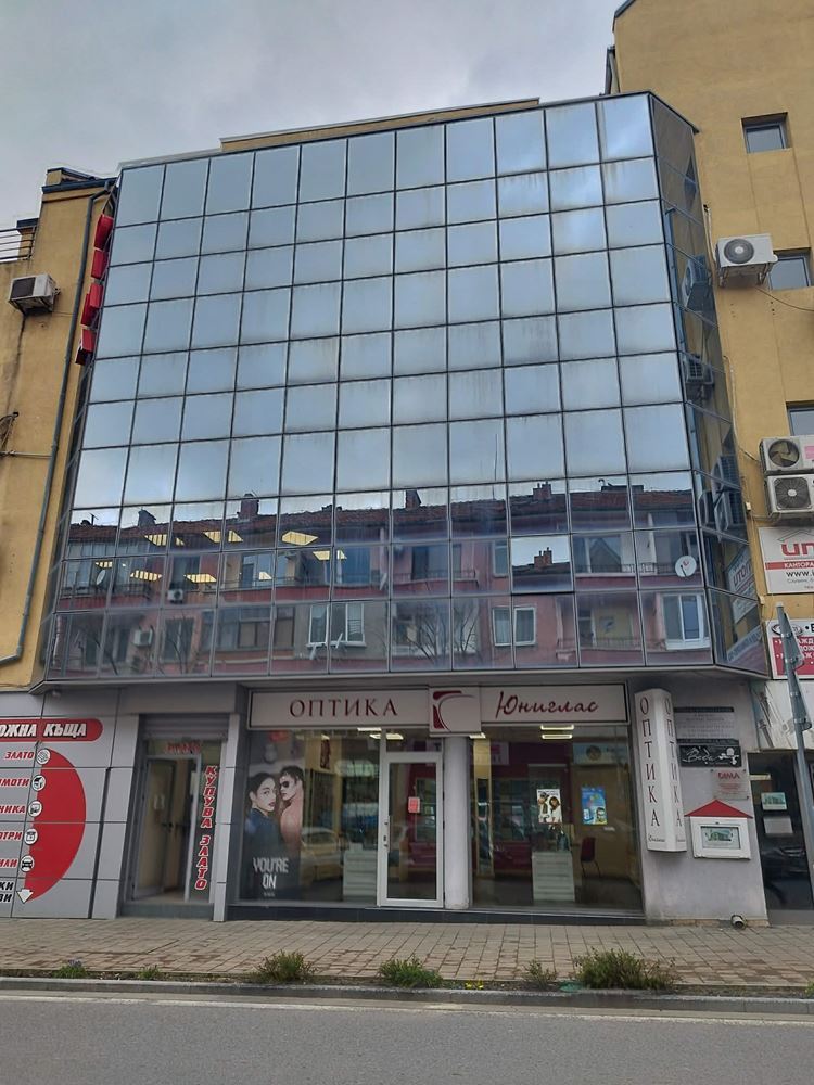 бул. Хаджи Димитър, Дава се под наем напълно обзаведен офис в офис сграда - 0