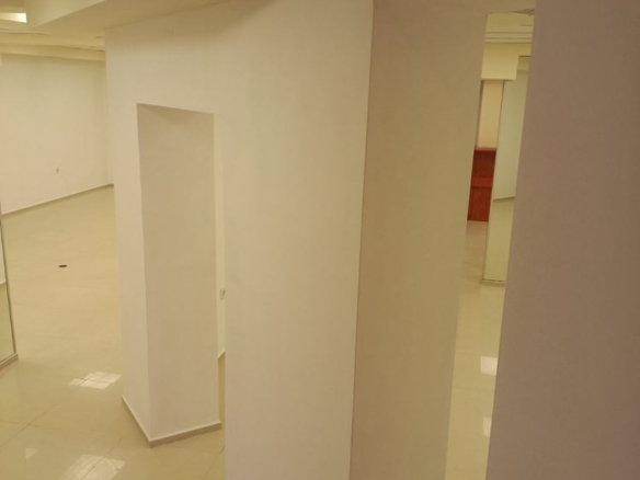 Идеален център помещение с площ 150 кв.м. със стъпала надолу - 0