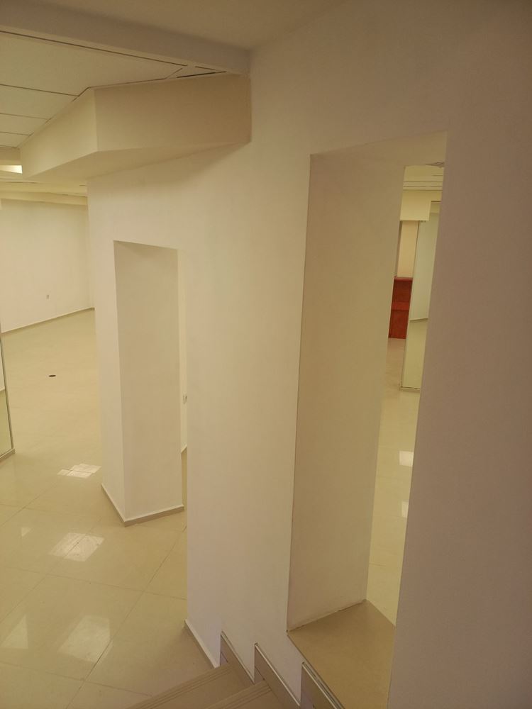 Идеален център помещение с площ 150 кв.м. със стъпала надолу - 0