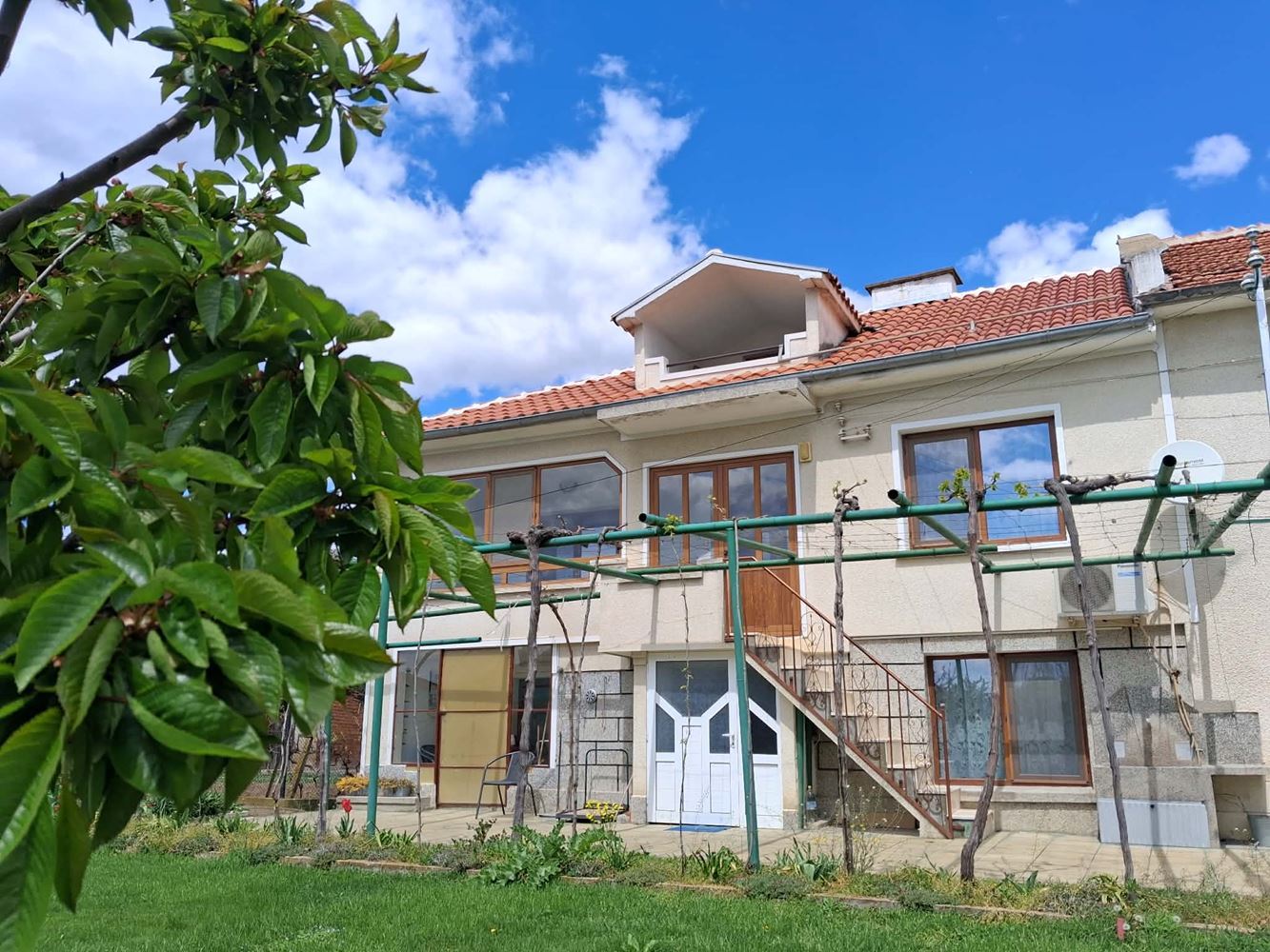 кв. Речица, Двуетажна Масивна Къща, Двор - 650 кв.м. - 0