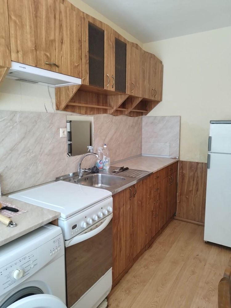 кв. ”КЛУЦОХОР” - продава тухлена къща с двор - 0