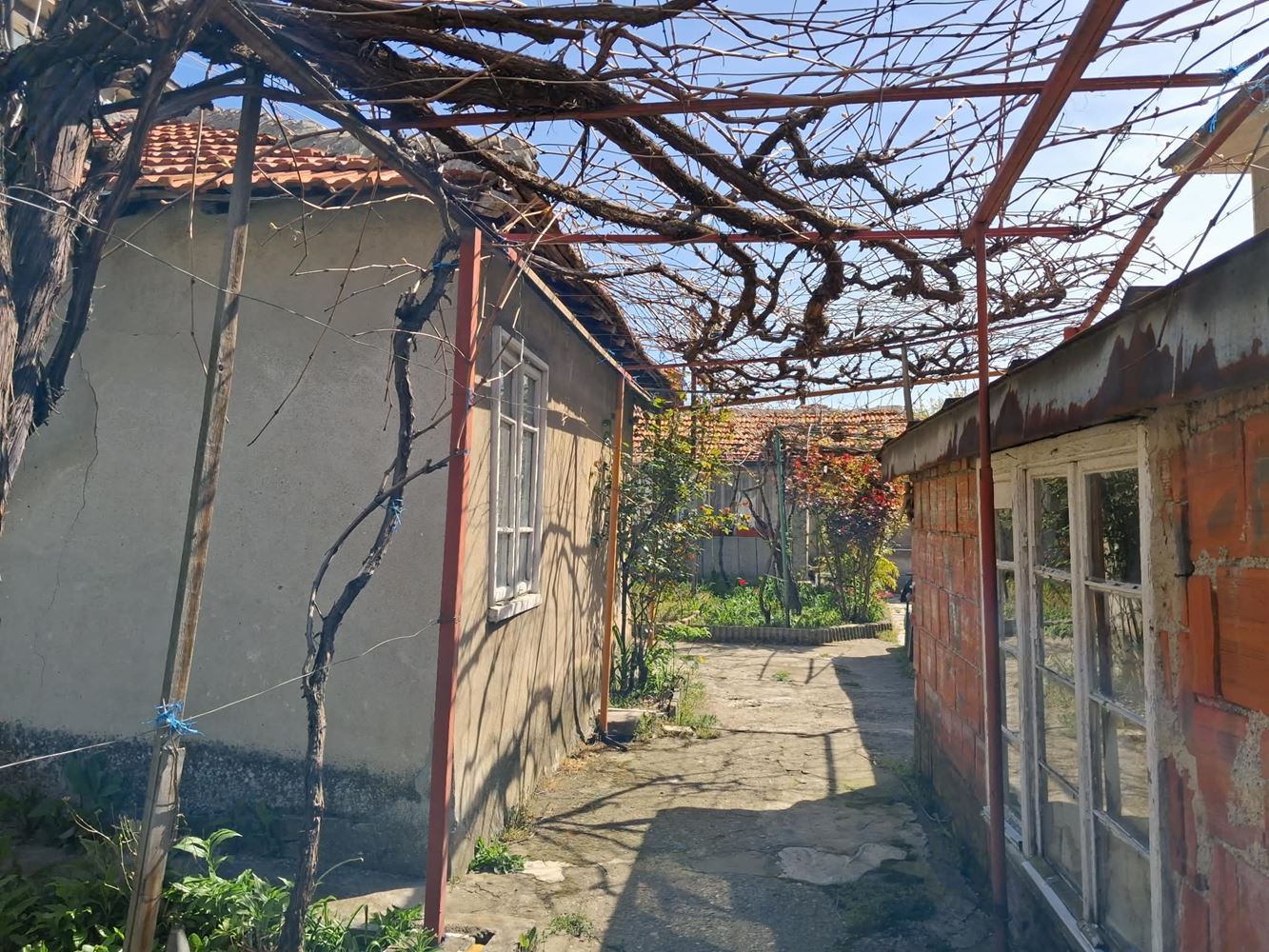 кв. Ново село, две къщи с двор 409 кв.м. - 0