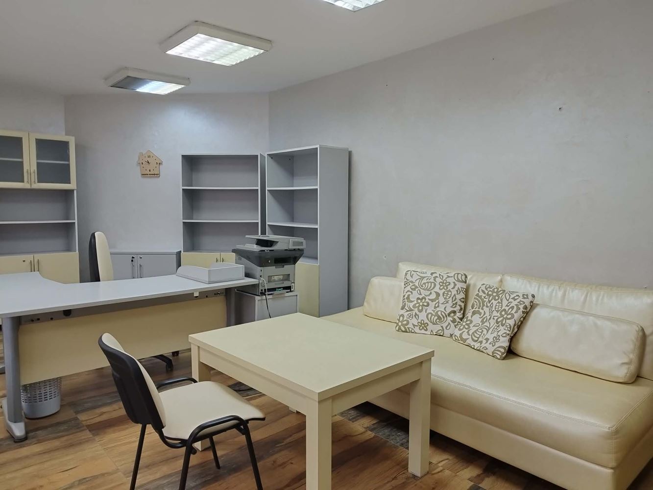 бул. Хаджи Димитър, Напълно обзаведен и ремотиран офис в офис сграда - 0