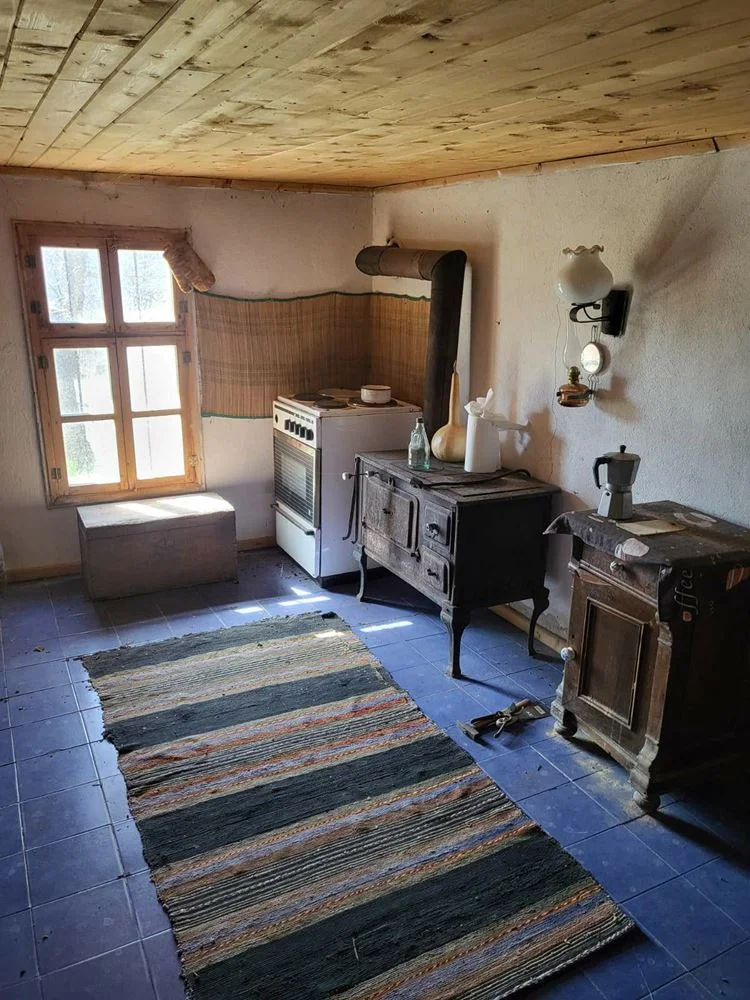 Dorf Zaichari neues Haus zur Fertigstellung und ein weiteres 120 Jahre altes an 2 Etagen-0 Dorf Zaichari: ein neues Haus, das noch fertiggestellt werden muss, und ein weiteres 120 Jahre altes, zweistöckiges Haus – 0