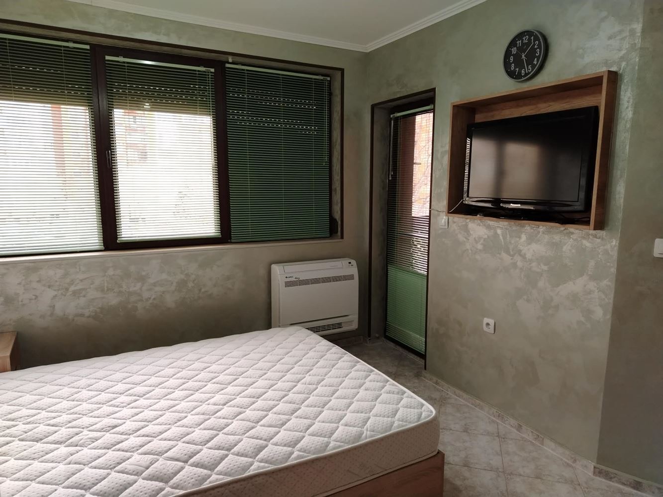 Двустаен апартамент под наем в кв. Сини камъни - напълно обзаведен - 0