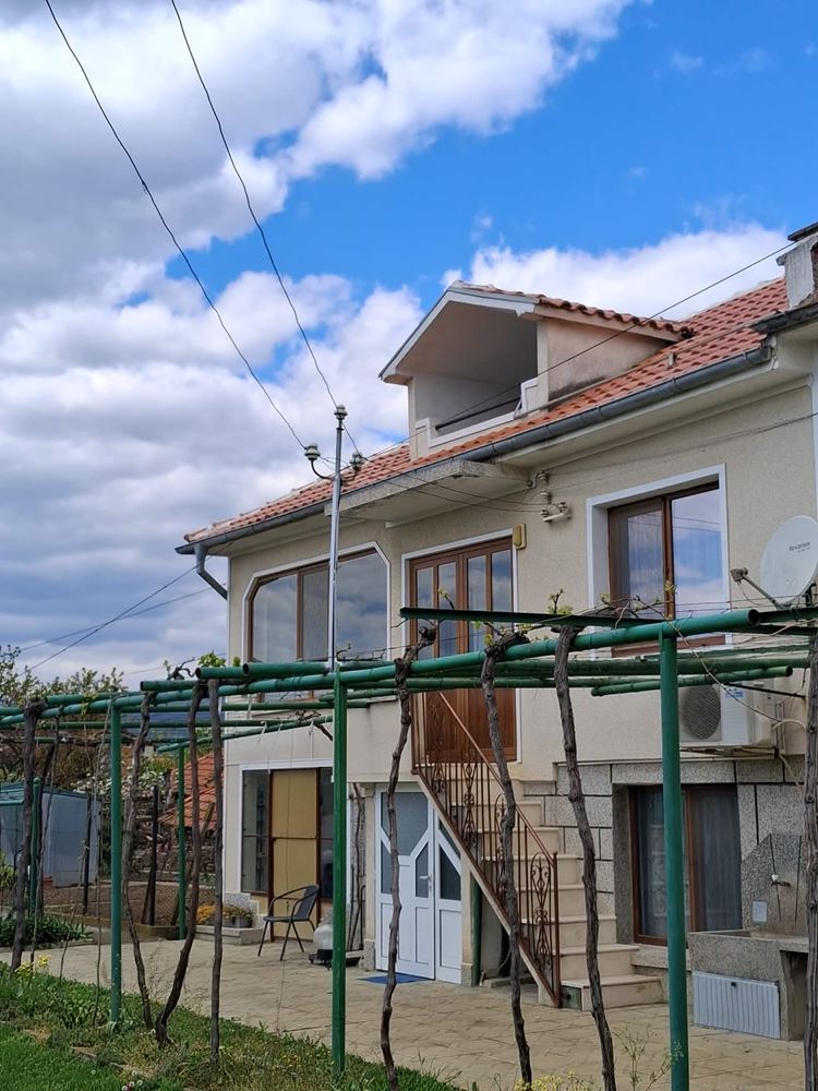 кв. Речица, Двуетажна Масивна Къща, Двор - 650 кв.м. - 0
