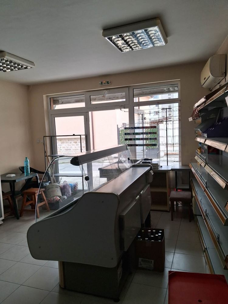 Широк център,магазин за хранителни стоки ,обзаведен - 0