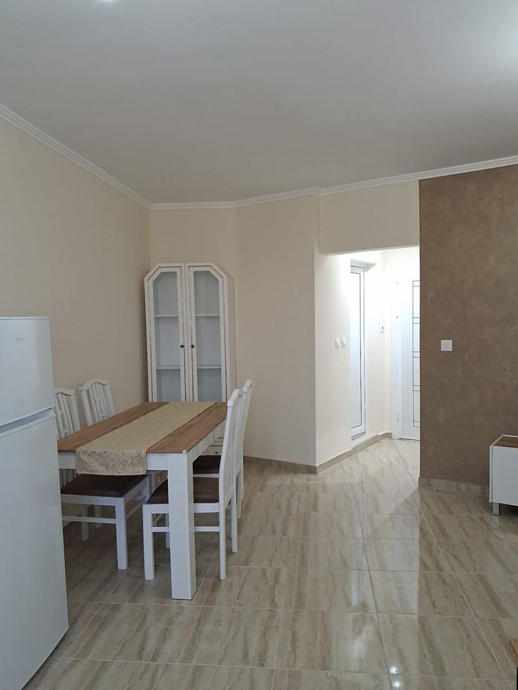 Център, Двустаен Апартамент, Първи Наематели - 0