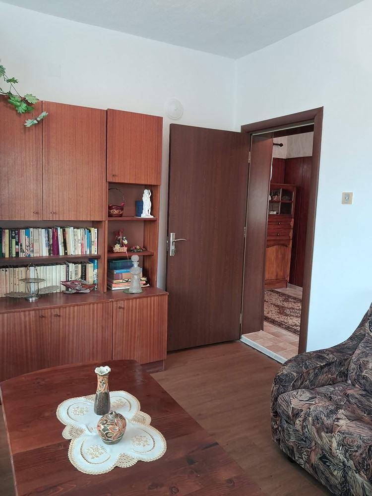 кв. Речица, Двуетажна Масивна Къща, Двор - 650 кв.м. - 0