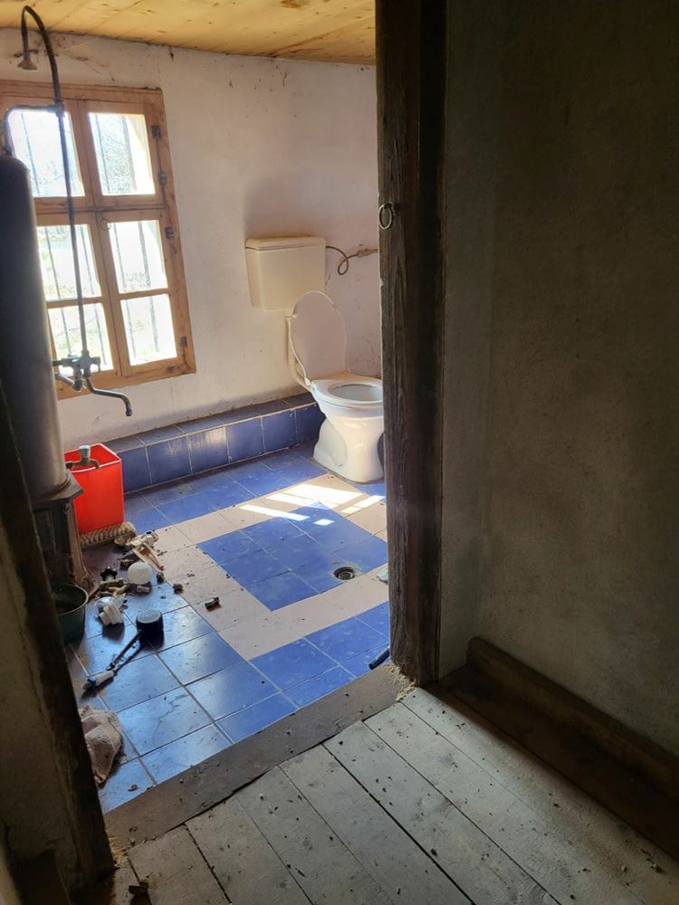 село Заичари нова къща за довършване и друга 120 годишна ан 2 етажа - 0