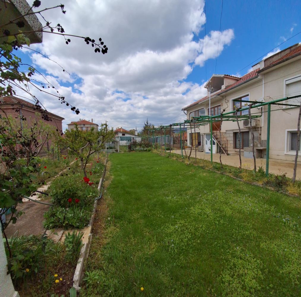 кв. Речица, Двуетажна Масивна Къща, Двор - 650 кв.м. - 0