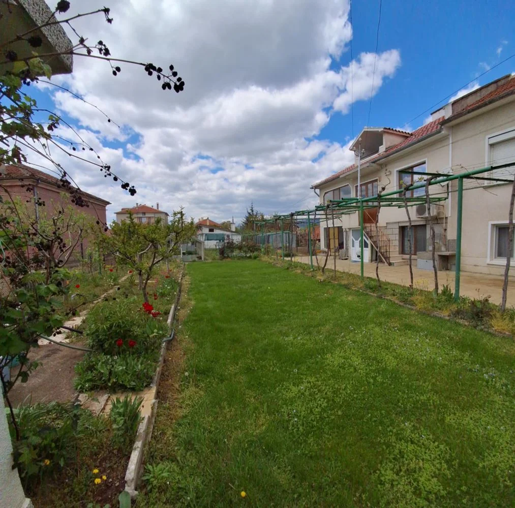 Quartal. Rechitsa, Zweistöckiges Massivhaus, Hof - 650 qm.-0 Stadtteil Rechitsa, zweistöckiges Massivhaus, Grundstück – 650 m² – 0