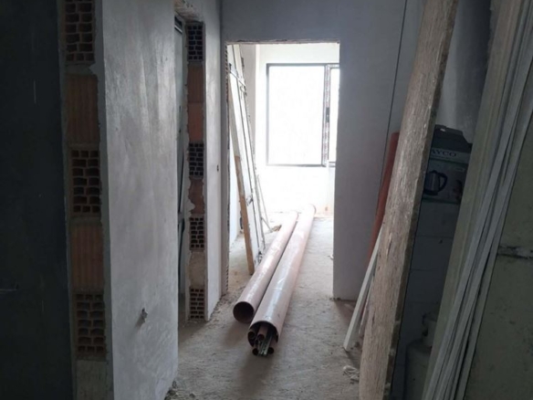 Продава се двустаен апартамент в кв. Дружба в новострояща се сграда - 0