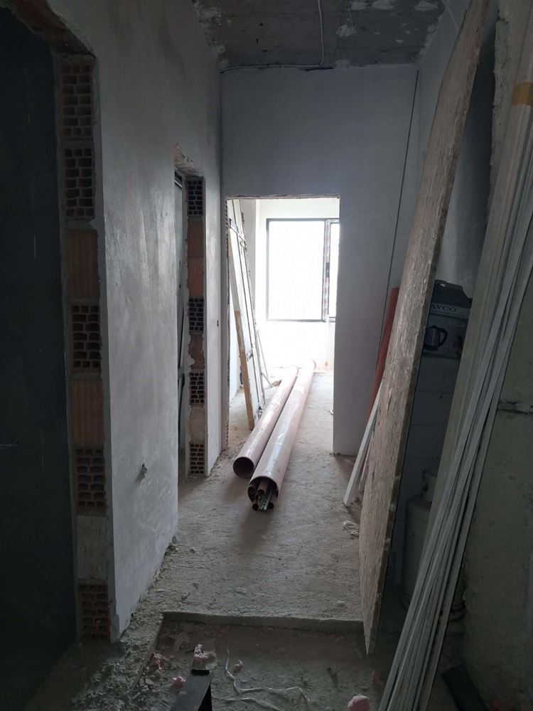 Продава се двустаен апартамент в кв. Дружба в новострояща се сграда - 0