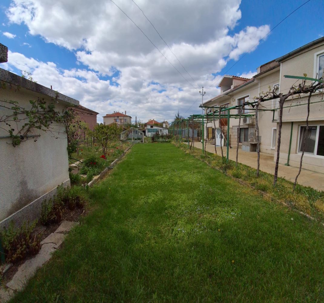 кв. Речица, Двуетажна Масивна Къща, Двор - 650 кв.м. - 0