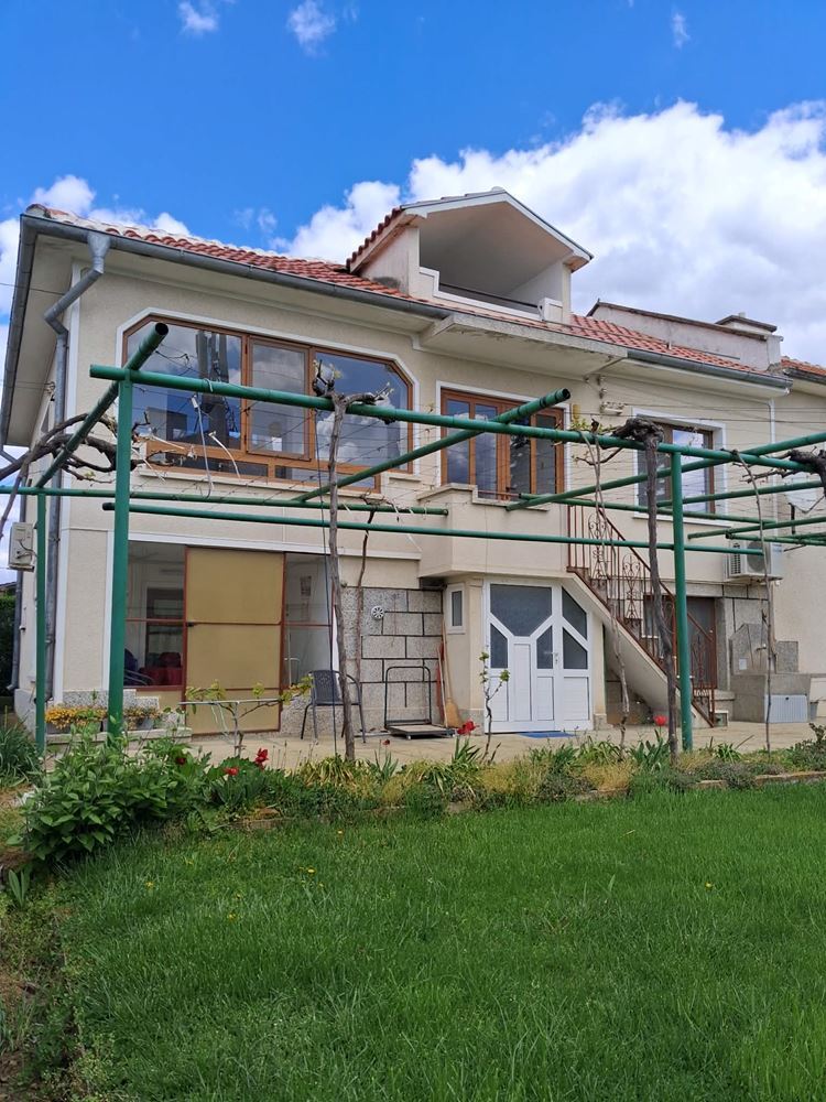 кв. Речица, Двуетажна Масивна Къща, Двор - 650 кв.м. - 0