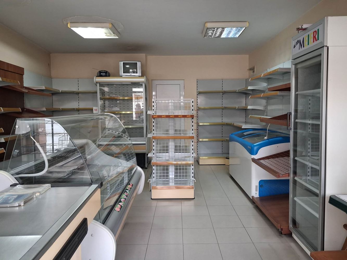 Широк център,магазин за хранителни стоки ,обзаведен - 0