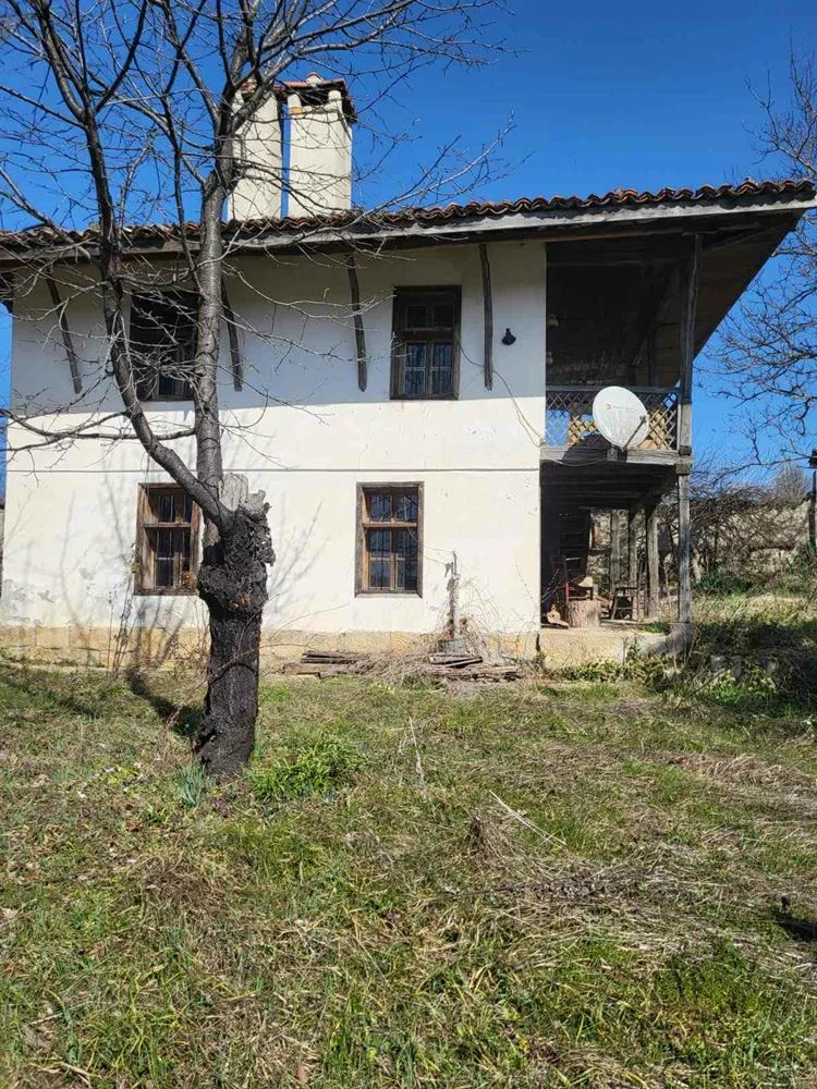 Dorf Zaichari neues Haus zur Fertigstellung und ein weiteres 120 Jahre altes an 2 Etagen-0 Dorf Zaichari: ein neues Haus, das noch fertiggestellt werden muss, und ein weiteres 120 Jahre altes, zweistöckiges Haus – 0