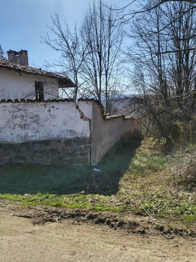Dorf Zaichari neues Haus zur Fertigstellung und ein weiteres 120 Jahre altes an 2 Etagen-0 Dorf Zaichari: ein neues Haus, das noch fertiggestellt werden muss, und ein weiteres 120 Jahre altes, zweistöckiges Haus – 0
