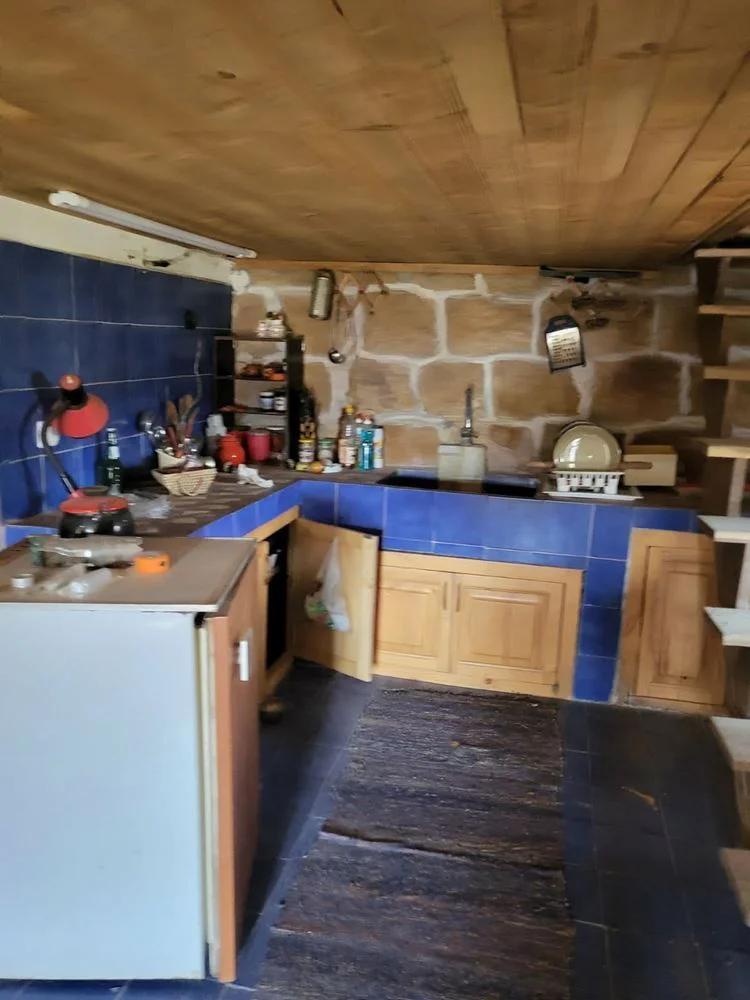 Dorf Zaichari neues Haus zur Fertigstellung und ein weiteres 120 Jahre altes an 2 Etagen-0 Dorf Zaichari: ein neues Haus, das noch fertiggestellt werden muss, und ein weiteres 120 Jahre altes, zweistöckiges Haus – 0