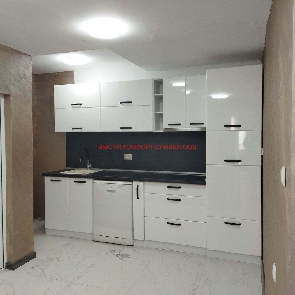 Тристаен апартамент в Центъра - 0