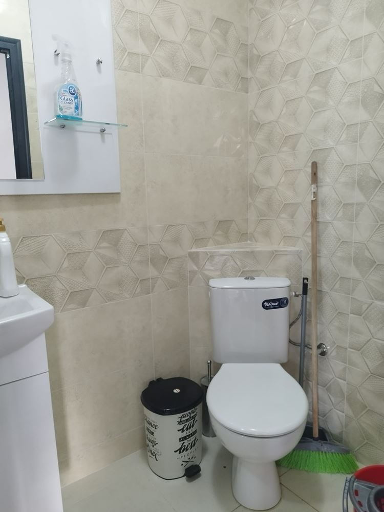 Ново, ъглово помещение на партер в кв. Българка, с големи витрини - 0