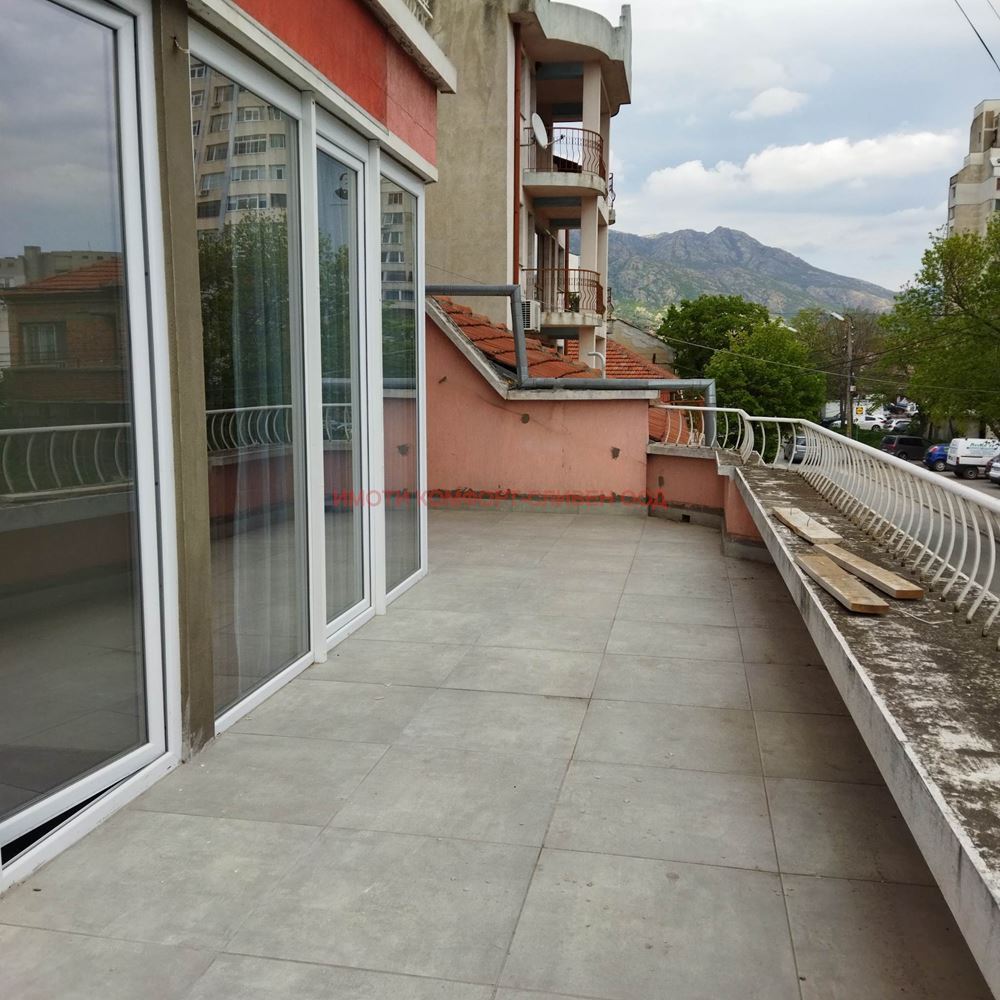 Тристаен апартамент в Центъра - 0