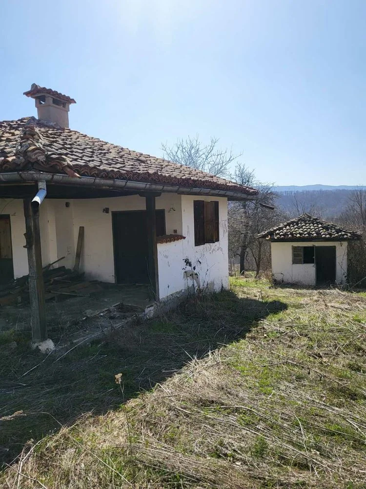Dorf Zaichari neues Haus zur Fertigstellung und ein weiteres 120 Jahre altes an 2 Etagen-0 Dorf Zaichari: ein neues Haus, das noch fertiggestellt werden muss, und ein weiteres 120 Jahre altes, zweistöckiges Haus – 0