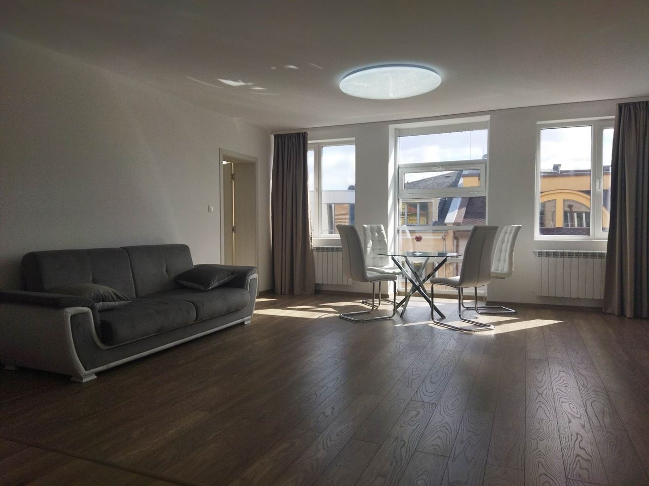 Süper merkezde, lüks bir binada, kamu hizmetleri dahil lüks mülk-0 Супер център, луксозен имот в луксозна сграда с включени консумативи - 0