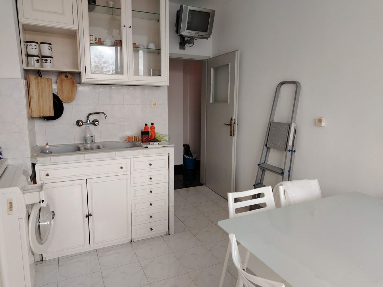 Светъл и уютен апартамент с панорама и голяма тераса в кв. Колю Фичето - 0