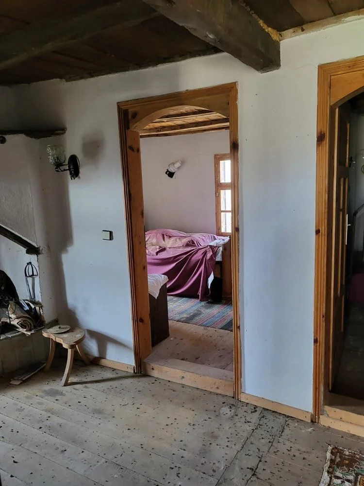 Dorf Zaichari neues Haus zur Fertigstellung und ein weiteres 120 Jahre altes an 2 Etagen-0 Dorf Zaichari: ein neues Haus, das noch fertiggestellt werden muss, und ein weiteres 120 Jahre altes, zweistöckiges Haus – 0