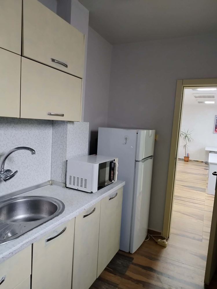 бул. Хаджи Димитър, Напълно обзаведен и ремотиран офис в офис сграда - 0