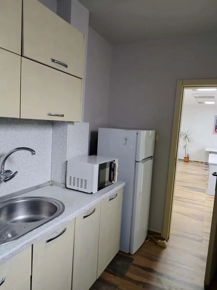 Blvd. Hadji Dimitar, Vollständig eingerichtetes und renoviertes Büro im Bürogebäude-0 Hadzhi-Dimitar-Boulevard, Vollständig möbliertes und renoviertes Büro in einem Bürogebäude – 0