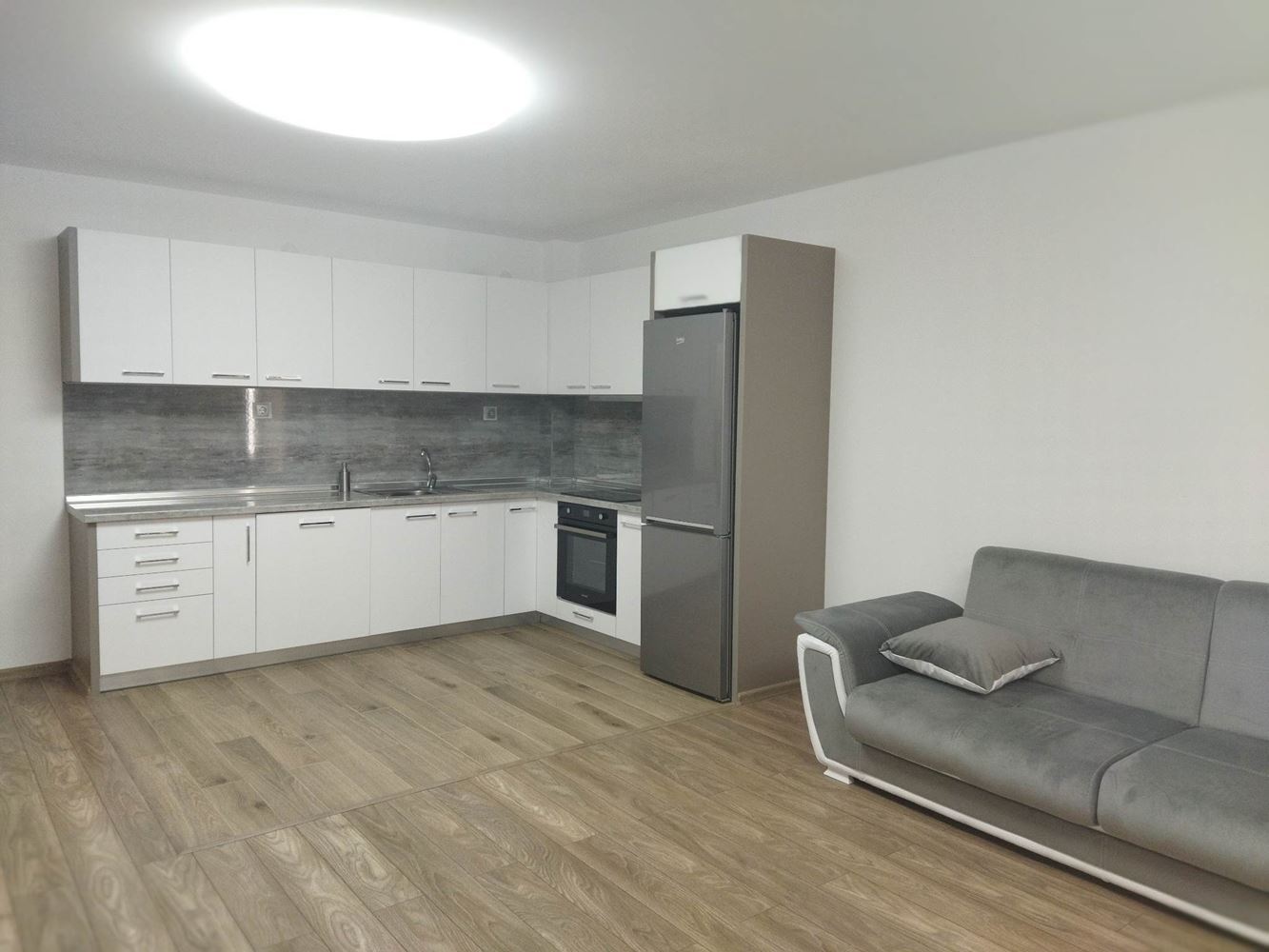 Süper merkezde, lüks bir binada, kamu hizmetleri dahil lüks mülk-0 Супер център, луксозен имот в луксозна сграда с включени консумативи - 0