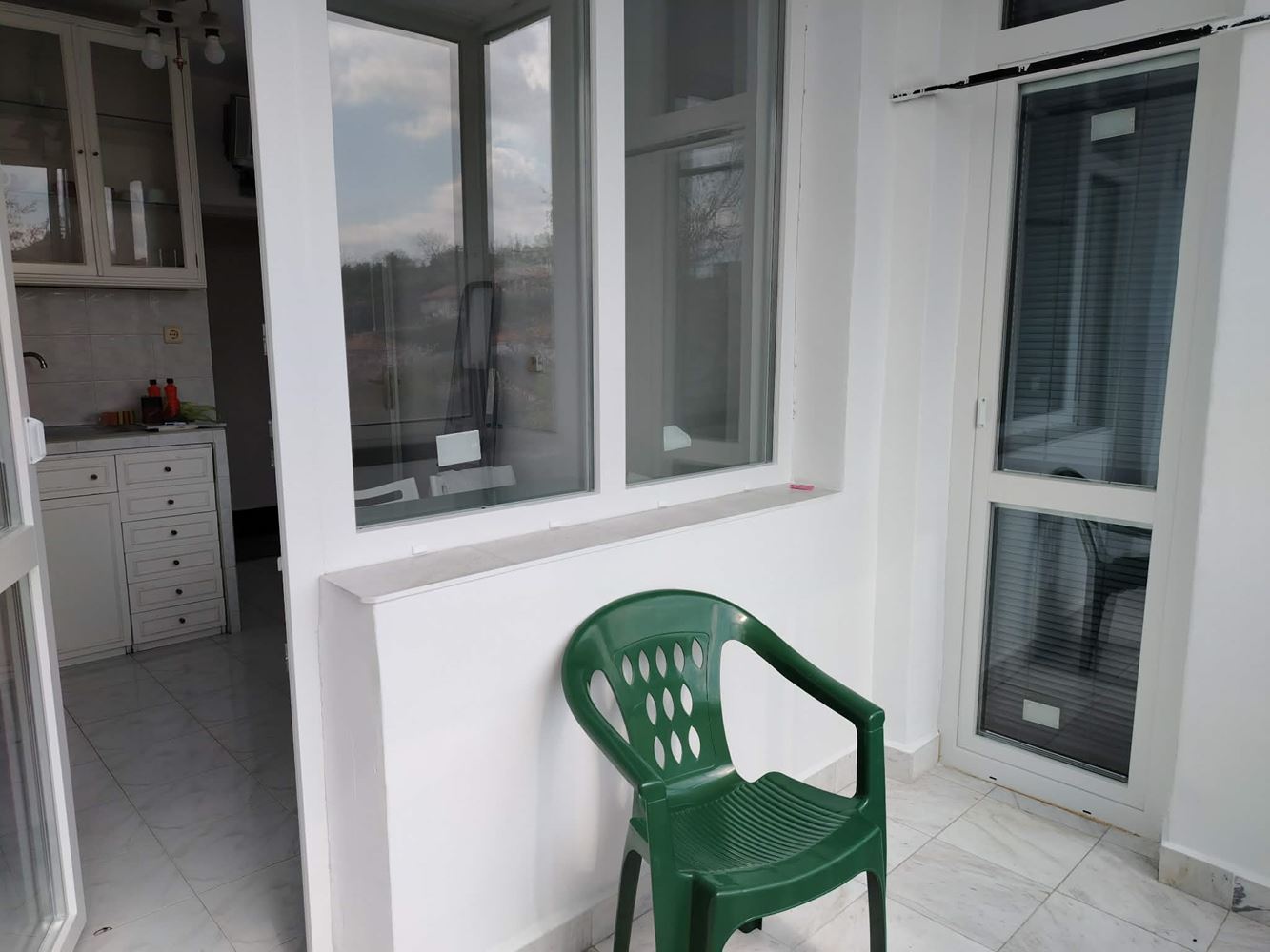 Светъл и уютен апартамент с панорама и голяма тераса в кв. Колю Фичето - 0