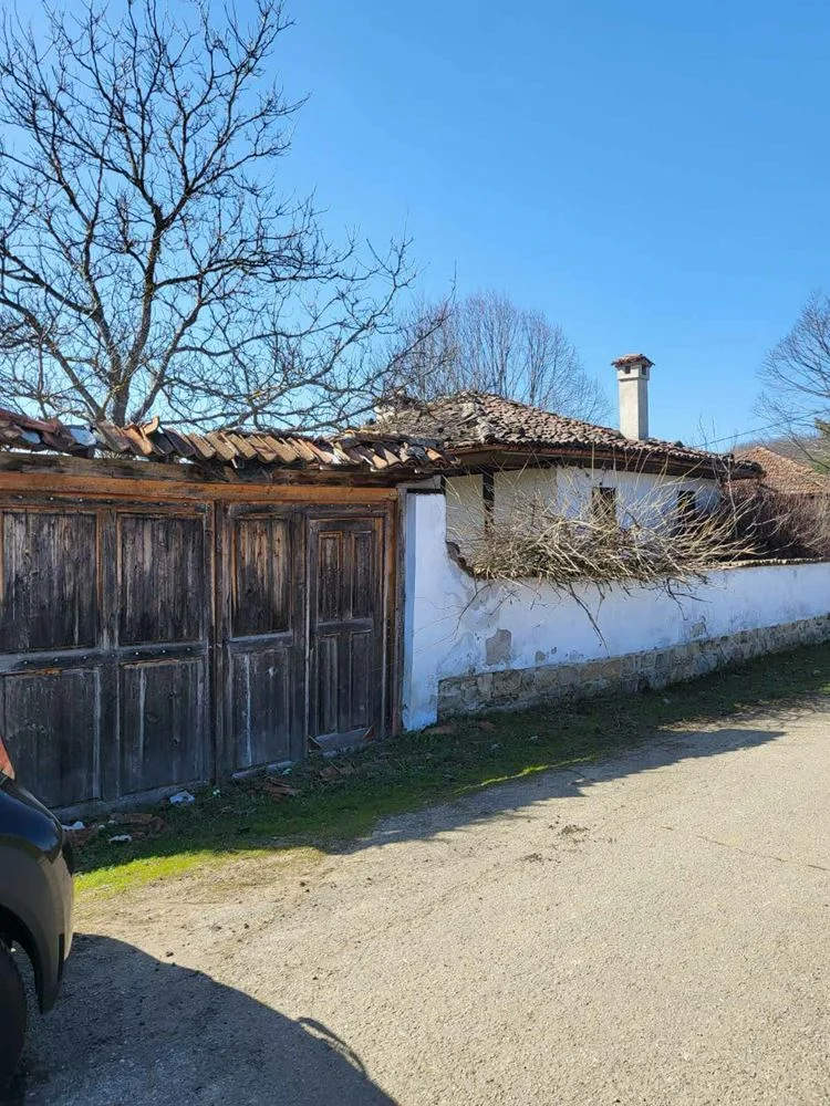 Dorf Zaichari neues Haus zur Fertigstellung und ein weiteres 120 Jahre altes an 2 Etagen-0 Dorf Zaichari: ein neues Haus, das noch fertiggestellt werden muss, und ein weiteres 120 Jahre altes, zweistöckiges Haus – 0