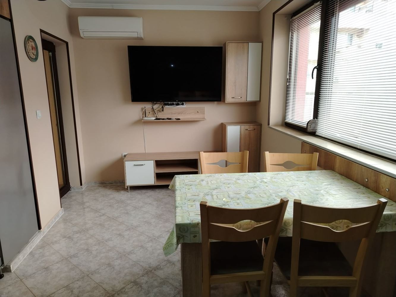 Двустаен апартамент под наем в кв. Сини камъни - напълно обзаведен - 0